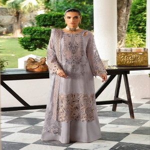 Ensemble de 3 pièces Ramsha Volume Dastak en mousseline de soie, longueur ras du sol, sans plis, style ethnique moderne, pour femmes, par les créateurs pakistanais et indiens - Product Image 6
