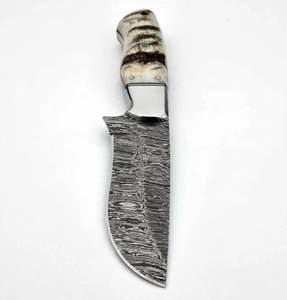Herramienta utilitaria fija de acero de Damasco con patrón de ondas, hecha a mano y texturizada, con mango de hueso y refuerzo de acero. - Product Image 6