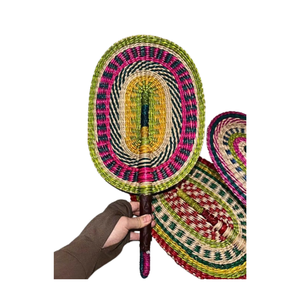 Éventail pliant coloré en jonc de mer tressé du Vietnam pour se rafraîchir, accessoires de festival, décoration intérieure et cadeaux souvenirs - Product Image 1