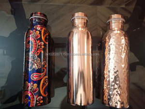 Botella de agua artesanal de cobre con diseño floral esmaltado multicolor y belleza atemporal para uso doméstico e hidratación consciente - Product Image 5