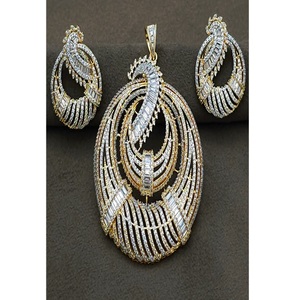 Ensemble de collier et boucles d'oreilles de créateur, finition or blanc, qualité supérieure, charmant, pour mariage, fête, collection pour femmes. - Product Image 1