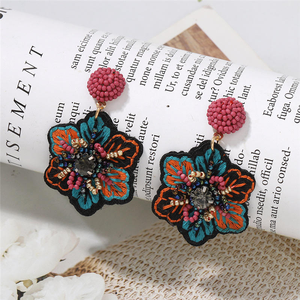 Nouvelles boucles d'oreilles pendantes en tissu brodé fait main avec perles de riz, motif floral et feuille coloré, bijoux de mode - Product Image 3