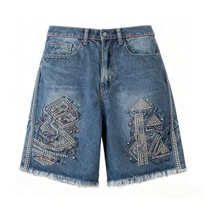 กางเกงยีนส์ขาสั้นทรงคาร์โก้ผู้ชายสั่งทำพิเศษจากโรงงาน ดีไซน์ทันสมัย เอวสองชั้น ประดับหมุดและคริสตัลที่เข่า ทรงหลวม คุณภาพสูง สีพื้น - Product Image 1