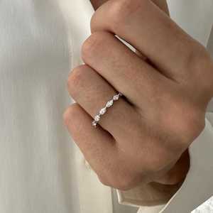 แหวนเพชรเม็ดมาร์คีส์ 0.9 กะรัต เพาะเลี้ยงในห้องปฏิบัติการ แบบเต็มวง ประดับเพชรไวท์โกลด์ ดีไซน์เรียบหรู ขนาด 2 มม. สามารถสวมซ้อนกันได้ - Product Image 6