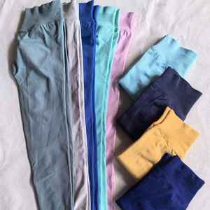 Ensemble 2 pièces sans couture pour femme : haut court à manches longues et legging de yoga taille haute pour l'entraînement et le fitness - Product Image 5