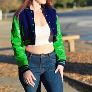 Chaqueta Corta Estilo Universitaria para Mujer, Color Negro y Verde Lima, Estilo Bomber, Mangas de Cuero Sintético, Ropa Exterior Informal, Moda Femenina - Product Image 3