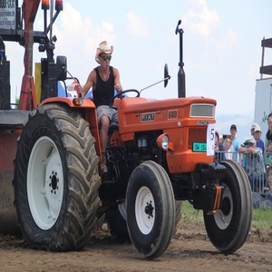 Tracteur agricole Fiat d'occasion 4x4 75 CV, moteur diesel, démarrage électrique, robuste, tracteur à marche arrière, transmission par engrenages, pompe fiable, utilisation agricole - Product Image 6