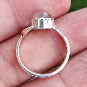 Bague ronde en quartz rose, bijoux en argent sterling 925, cadeau pour elle, sertissage clos, fabrication artisanale, bijoux pierre de naissance de janvier - Product Image 3
