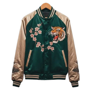 Chaqueta Sukajan Elegante con Forro Interior Transpirable y Suave al Tacto, Mangas en Color de Contraste, Estética Tradicional para la Moda Juvenil - Product Image 1