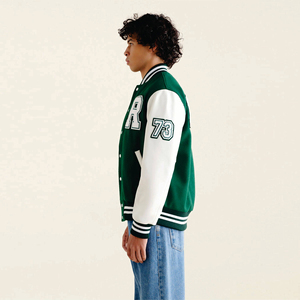 Chaqueta Varsity Personalizada para Hombre, Cuerpo de Lana con Mangas de Cuero Genuino, Parche Bordado de Alta Calidad, Chaqueta Bomber Varsity - Product Image 3