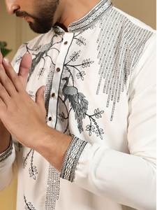Kurta Pyjama élégant pour homme en viscose et soie blanche avec broderie et travail de sequins - Product Image 4
