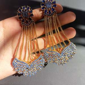 Boucles d'oreilles à pampilles en cristal bleu couleur or, style bohème, ensemble de bijoux tendance pour femmes, à porter en soirée - Product Image 1