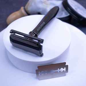 มีดโกนหนวดแบบคลาสสิก สแตนเลส ทองเหลือง ใช้ซ้ำได้ ด้ามยาว ใบมีดสองคม สำหรับผู้ชาย มีตัวอย่างให้ทดลองใช้ฟรี - Product Image 6