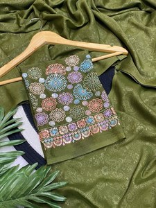 Sari de luxe à motif floral, en tissu Sierra, avec perles, pièce de blouse complète, élégant, pour soirée indienne, design floral. - Product Image 5