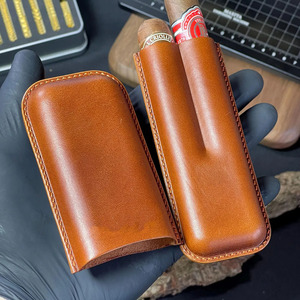 Estuche de cuero de alta calidad para cigarros con organizador integrado para cortador, diseño de cuero hecho a mano para ejecutivos. - Product Image 5