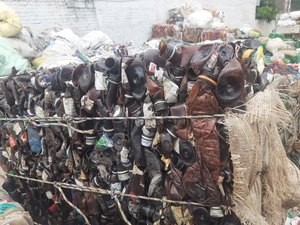 Déchets de bouteilles PET en gros, bouteilles en plastique transparent recyclées, déchets PET post-consommation pour flocons, fibres et emballages, à prix abordable - Product Image 5