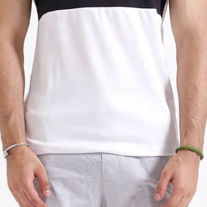 เสื้อยืดคอกลมแขนสั้นผู้ชาย ลายบล็อกสี ทรงปกติ ผ้าถัก - Product Image 3