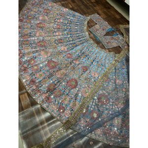 Magnifique Lehenga Choli de soirée 2XL avec des détails scintillants - Product Image 1