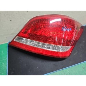 Equus 2011-2013 Feu arrière droit complet d'occasion OEM 924023N000 - Product Image 2
