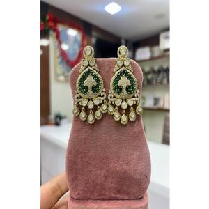 Hermosos Pendientes de Zirconia Brillante con Baño de Oro de Latón de Alta Calidad, Modernos y Elegantes para Fiestas Nocturnas, Colección de Moda para Mujer - Product Image 1
