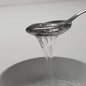 Sirop de glucose liquide pour boulangerie, confiserie, boissons et applications de transformation alimentaire, disponible à la vente. Sirop de glucose naturel. - Product Image 4