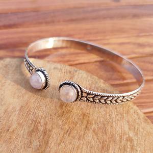 Bracelets en laiton avec pierres précieuses naturelles pour le yoga, un accessoire de mode qui symbolise l'énergie positive et un style de vie holistique, disponibles au prix d'usine - Product Image 6