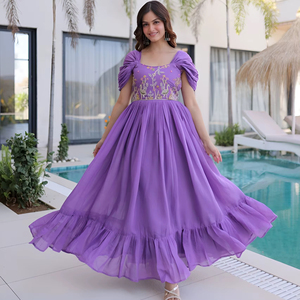 Vestido de fiesta con mangas cortas plisadas y bordado de cuentas de diseñador - Product Image 1