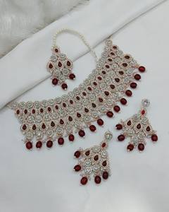 Exquisito Conjunto de Joyería Nupcial Étnica Chapada en Oro Rosa con Aleación, Collar Gargantilla de Piedra de Zirconia, Pendientes y Maang Tikka para Aniversario - Product Image 1