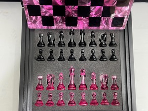 Ensemble d'échecs en résine personnalisé avec boîte, pièces d'échecs de luxe, design artistique fait main pour les nouveaux joueurs - Product Image 2
