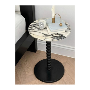 Table d'appoint moderne avec plateau en marbre et base en métal noir, nouveau design élégant, personnalisable, nouvelle arrivée, table d'appoint pour canapé en vente - Product Image 1