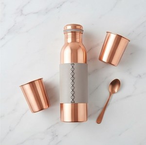 Botella de agua de cobre con funda de cuero, juego de vasos de acero inoxidable y cuchara, precio razonable - Product Image 1