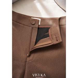 Pantalones Cortos Bermuda de Poliéster Teñido Liso de Estambre Marrón Casual para Mujer, de Cintura Alta, a la Rodilla, con Corte Entallado, ODM OEM EVAN - Product Image 6