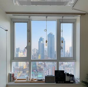 Fabricant professionnel vietnamien de portes coulissantes en verre à double vitrage, profilés fins en aluminium, pour salles de bain modernes. - Product Image 4