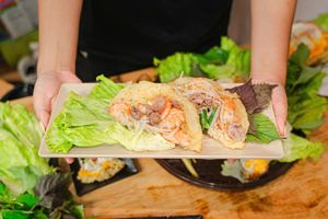 Mezcla Instantánea de Harina para Banh Xeo, Polvo para Pastel Sizzle, para una Auténtica Cocina Vietnamita - Product Image 1