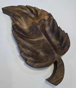 Plateau en bois en forme de feuille pour servir les invités lors d'événements, de fêtes et pour paniers-cadeaux – Plateau écologique haut de gamme, vente en gros depuis l'Inde - Product Image 5