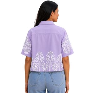 เสื้อเชิ้ตครอปปักลายดอกไม้สีขาว แขนสั้น สไตล์ลำลองสำหรับฤดูร้อน ผ้าฝ้าย แฟชั่นดีไซน์เนอร์  สำหรับผู้หญิง  ลายลาเวนเดอร์  ติดกระดุม  แบบสั่งทำพิเศษ - Product Image 2
