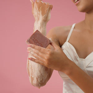 Jabón en Barra Blanqueador y Anti-Bronceado Orgánico ADASH of ME con Tomate y Arcilla Marroquí para Eliminar el Bronceado y Limpiar los Poros en Profundidad - Product Image 4