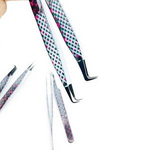 Pince à épiler pour extensions de cils avec pointe recouverte de plasma noir et papier rouge/noir, ensemble de 6 pinces à pointes différentes - Product Image 3