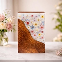 Urne personnalisée en bois et résine de style américain avec fleurs pressées, gravure sur mesure, écologique, durable, souvenir commémoratif pour animaux de compagnie et bébés