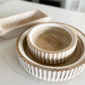 Bol à fruits rond en bois sculpté blanc nordique personnalisé, bol de service vintage en bois naturel pour salades et collations, décoration artisanale pour la maison - Product Image 1