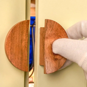 Poignée de meuble ronde en bois, forme demi-lune, design minimaliste, bouton durable pour tiroir et porte - Product Image 2