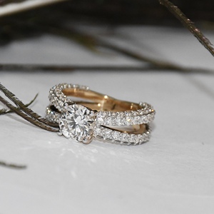 Anillo de Compromiso y Boda VDS de Oro Sólido de 14K con Doble Banda Trenzada y Diamante de Corte Brillante Cultivado en Laboratorio CVD, Certificado IGI, 5.9g - Product Image 4