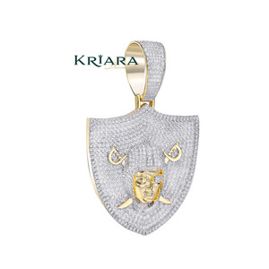 Pendentif Bouclier en Argent 925 avec Moissanite Ronde Taille Brillant, Plaqué Or 18K et 14K, Cadeau de Luxe pour Homme à Porter au Quotidien - Product Image 4