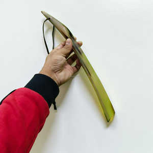 Calzador de Cuerno Natural de Toro de 18 Pulgadas Hecho a Mano con Cordón de Cuero al Mejor Precio - Product Image 3