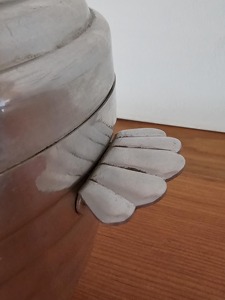 Seau élégant en métal argenté avec couvercle et pince pour la décoration de comptoir de bar, les réceptions à domicile et la mise en valeur de la table haut de gamme, provenant d'Inde - Product Image 3