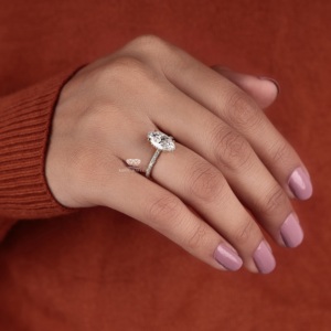 Anillo de Compromiso con Diamante Solitario Marquise Cultivado en Laboratorio, Halo Oculto, Oro de 14K, Certificado IGI, 2.36 CT de Cuarataje Total, con Pavé - Product Image 4