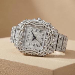 Proveedor indio de relojes de diamantes de moissanita estilo japonés, elegantes relojes unisex para hombres y mujeres a un precio competitivo. - Product Image 5