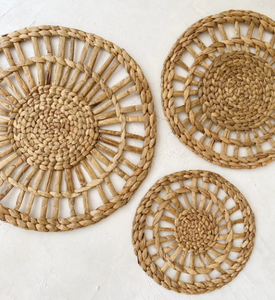 Lot de 3 sets de table bohèmes en jacinthe d'eau tressée à la main, écologiques, et décorations murales sur mesure, en provenance du Vietnam - Product Image 4