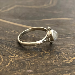Anillo de Plata de Ley 925 con Piedra Lunar Arcoíris Ovalada, Acabado Pulido, Estilo Romántico, Joyería Artesanal de Moda - Product Image 4