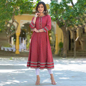 Kurta Anarkali de Algodón Color Granate con Estampado Floral para Mujer, Cuello Redondo, Mangas Tres Cuartos, Diseñada para Uso Casual Étnico Global - Product Image 1